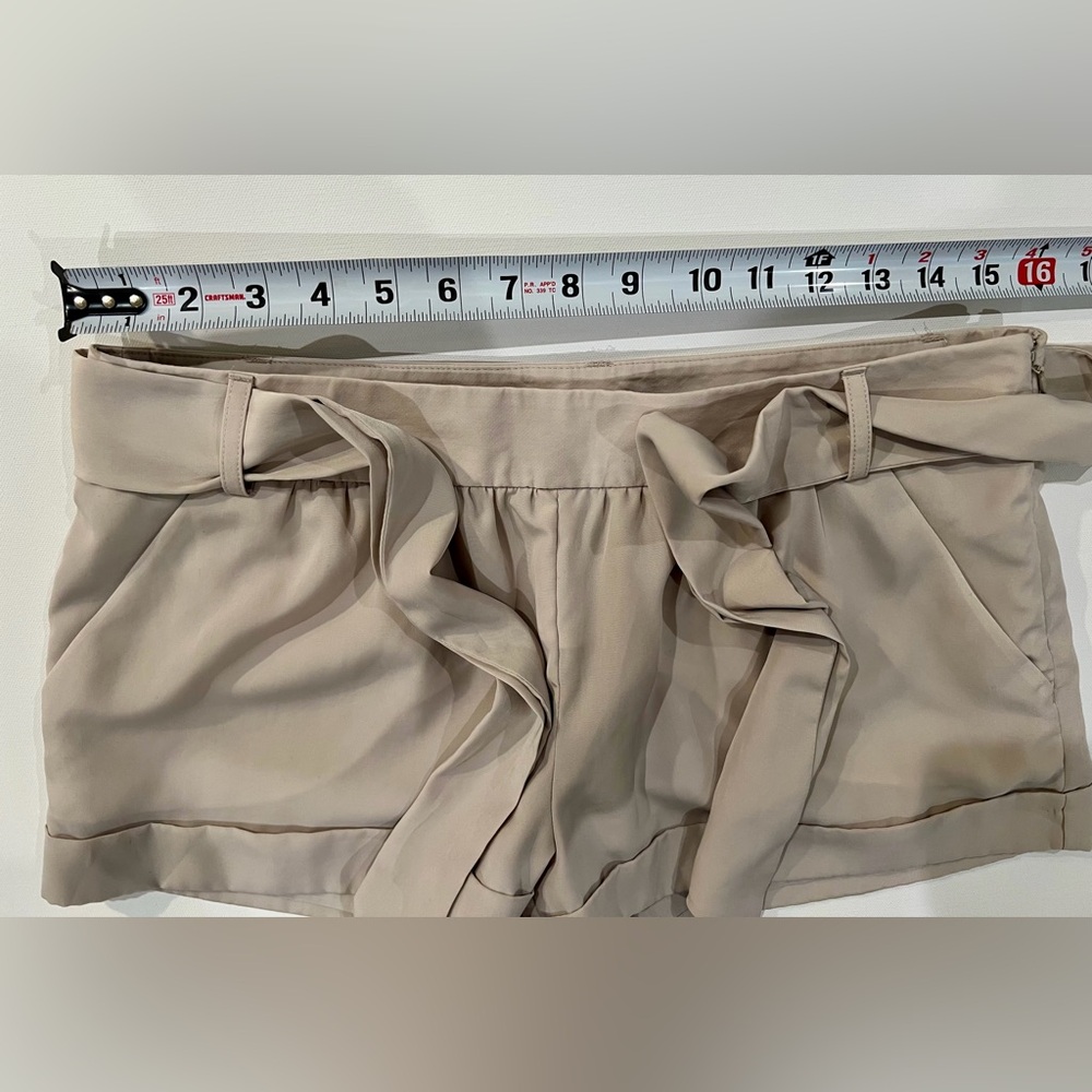 Express Obi Belt Cream Khaki Shorts Tailored Sash Cuffed Size 6 - Picture 5 of 9